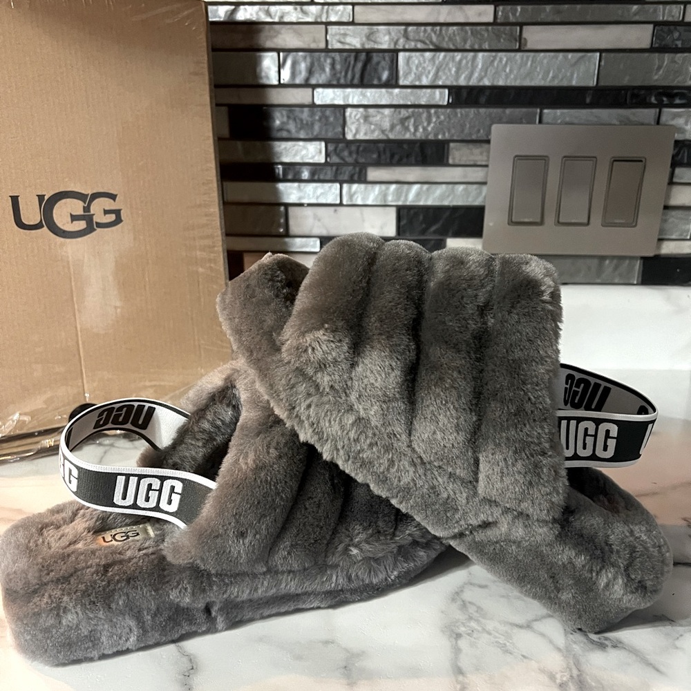 UGG w fluff yeah slides